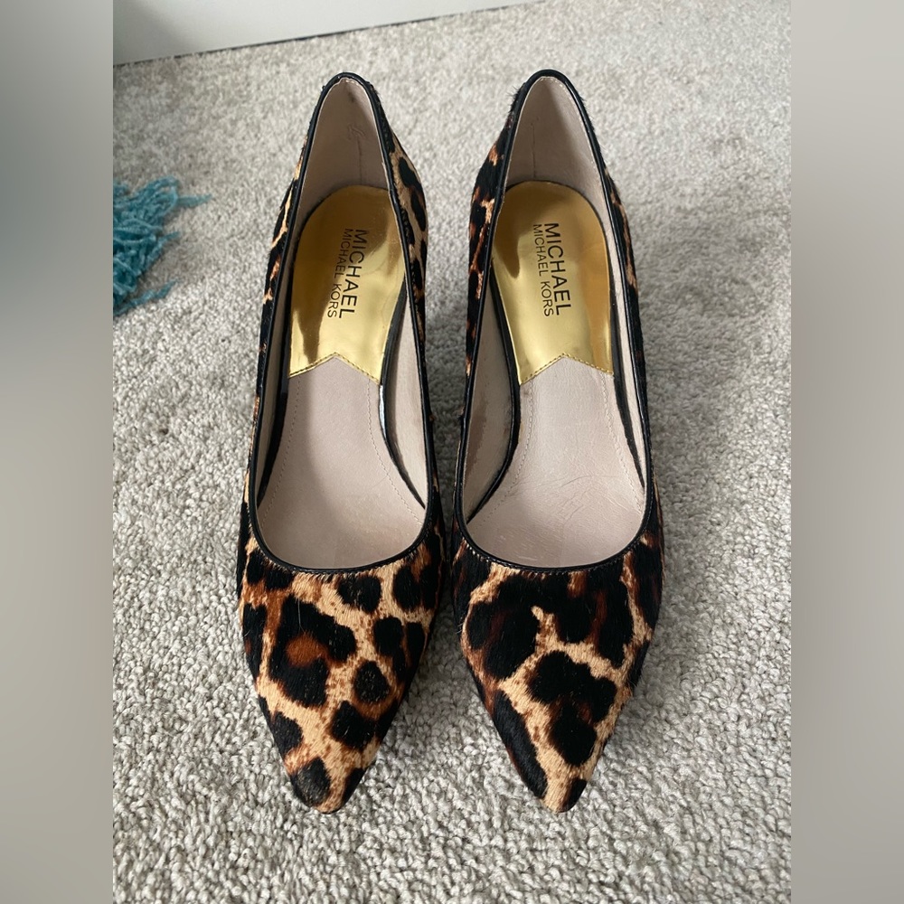 MK leopard calf hair pumps